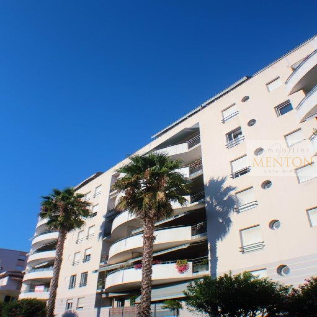 vente menton 3 pièces lumineux dans un immeuble récent, en étage