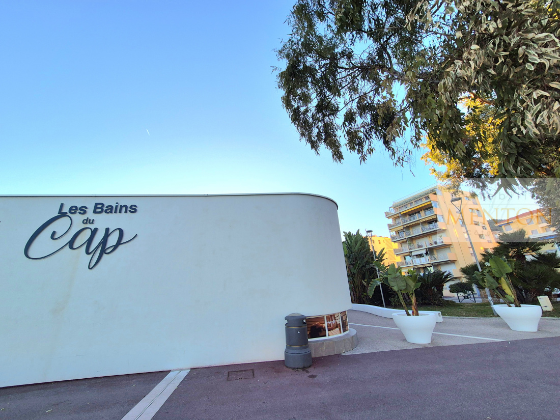 piscine de roquebrune à 800 m