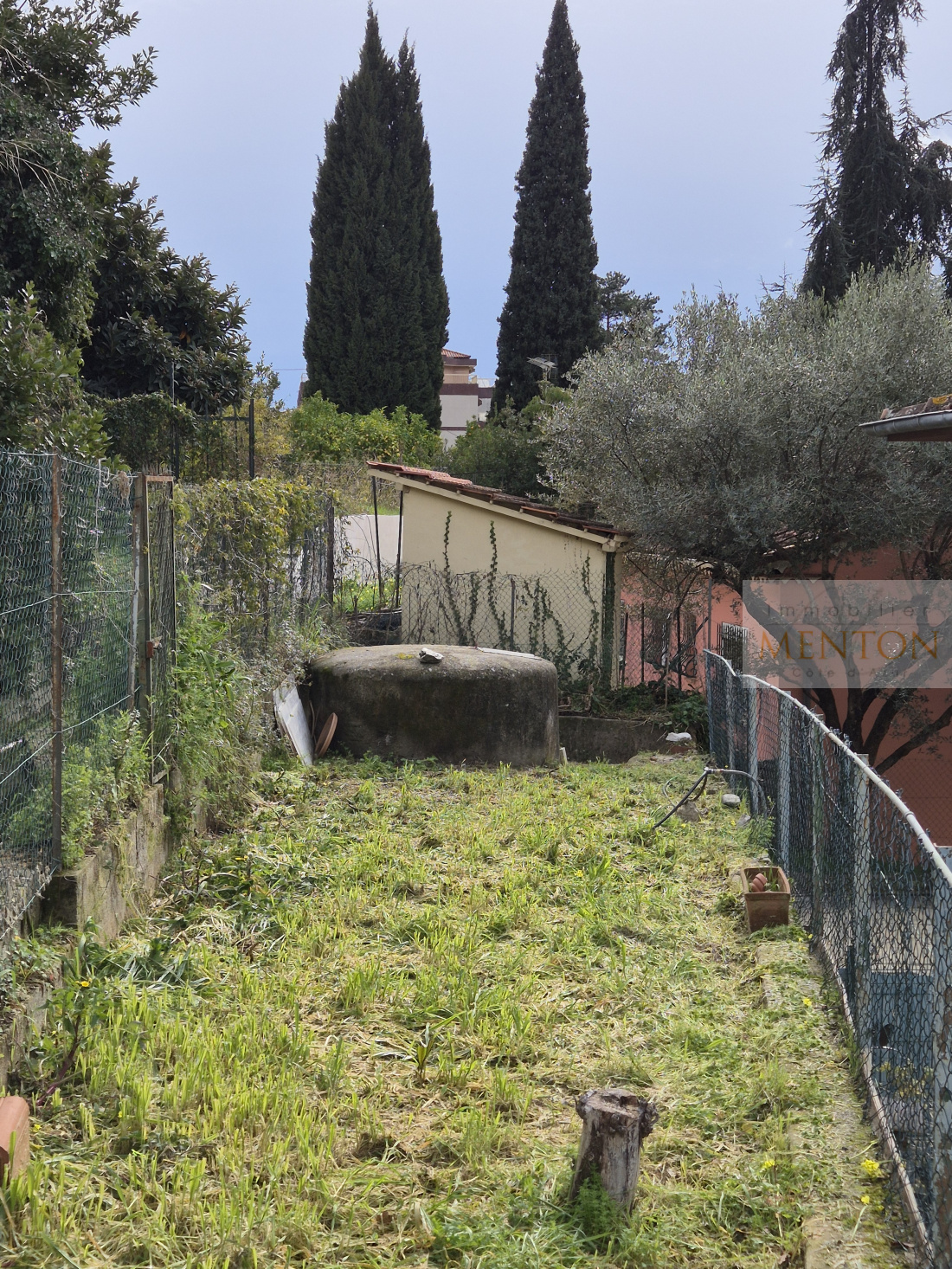 bac de rétention de réciupération de l 'eau de source