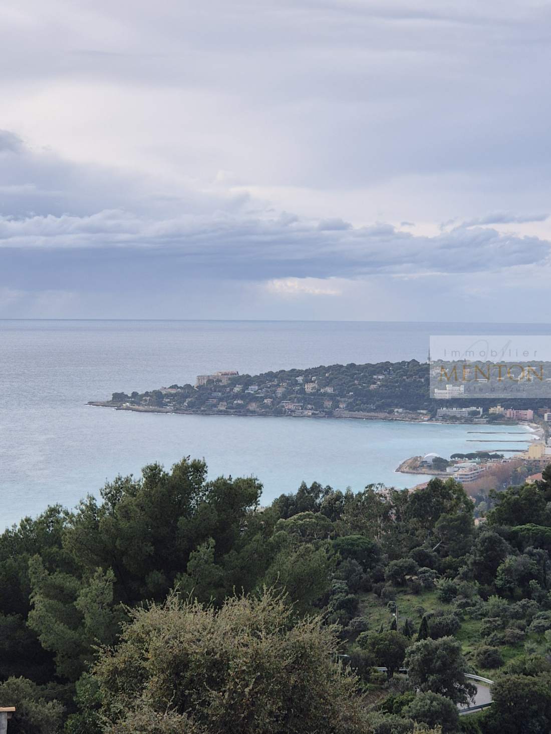 A  la pointe du cap martin