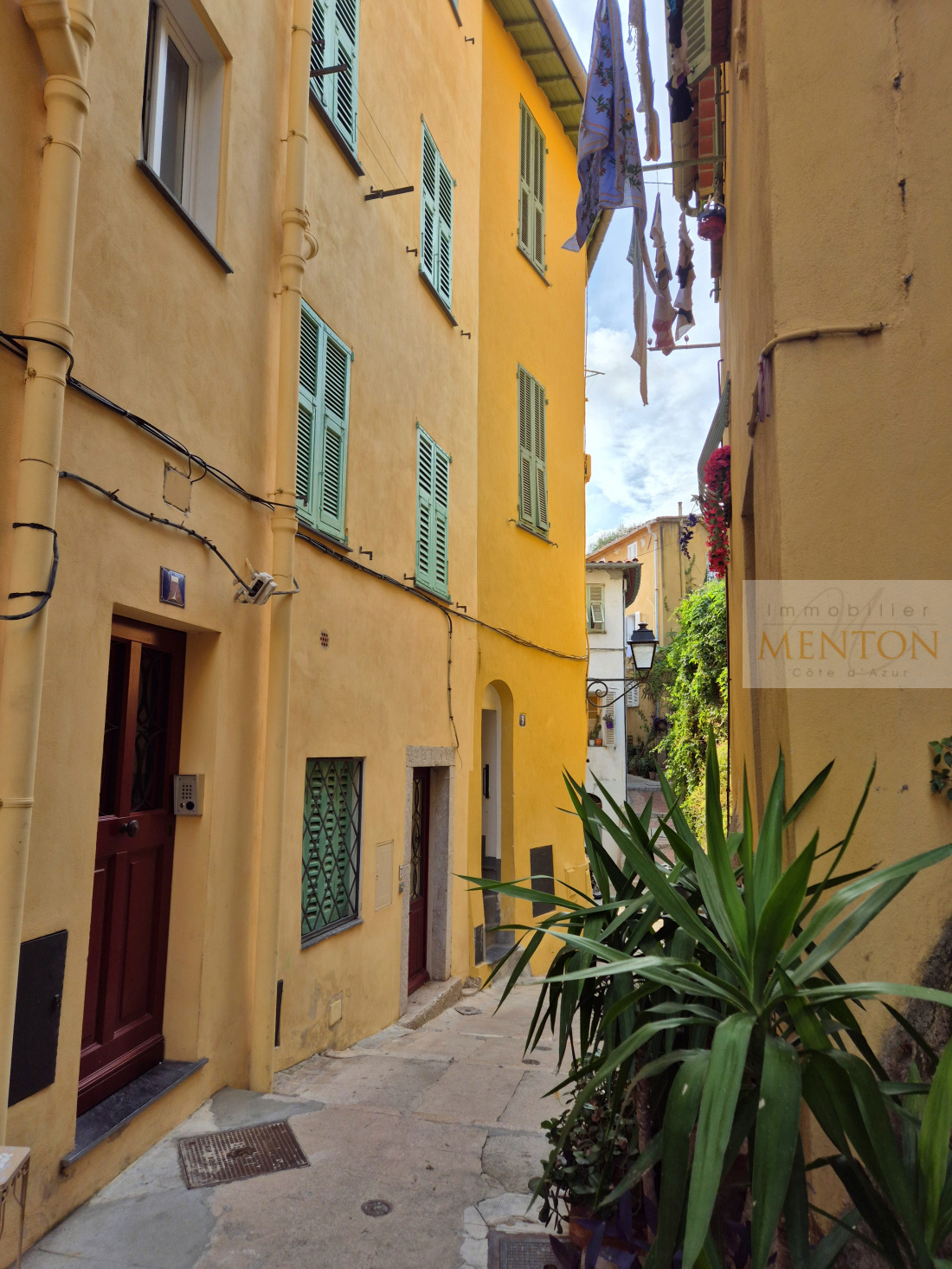 la façade de la maison mentonnaise